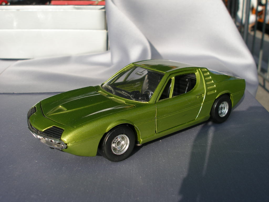 Alfa Romeo Montreal